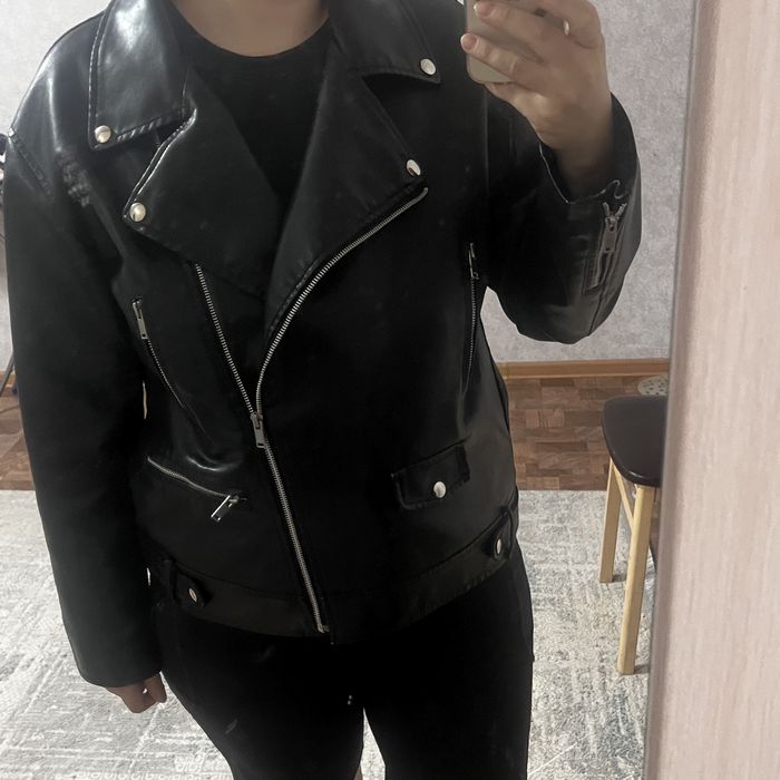 Куртка кожанка черная