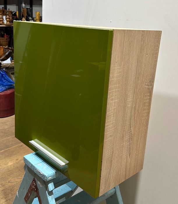 2 buc Dulap Suspendat cu usa si raft; Corp solid de perete