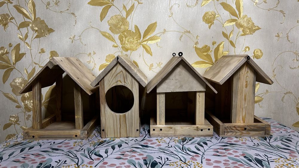 Кормушка для птиц и белок