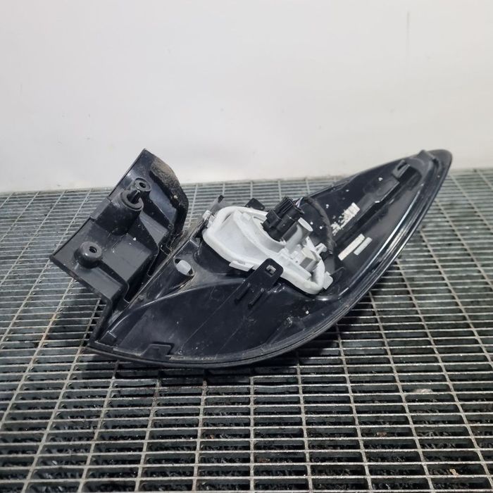 Stop Stanga Renault Captur 2013 - 2017 SUV 4 Usi (1513) Bec clasic