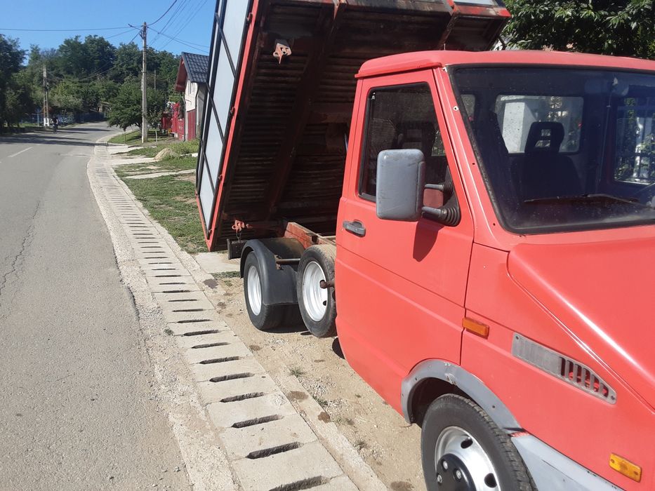 Vînd iveco basculabil
