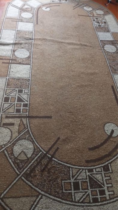 Продам ковер в хорошем состояние