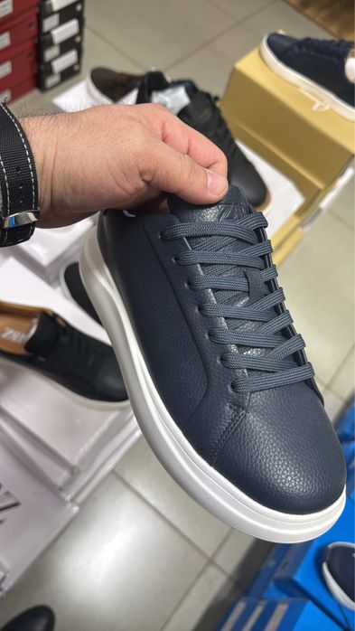 Продам кроссовки