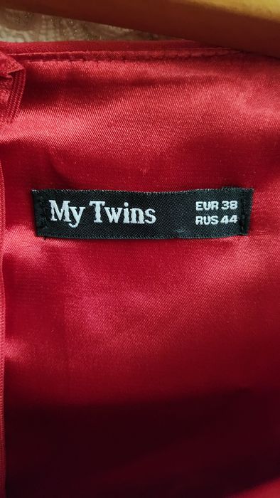 Красное алое платье