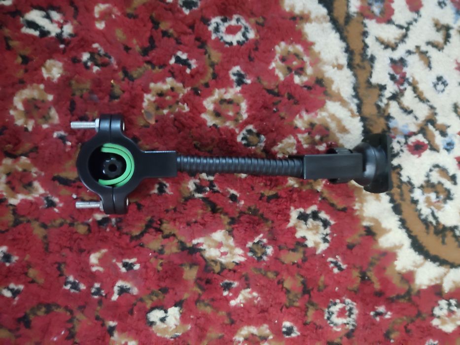 Telefon ushlagich velosiped uchun yomgʻirli havolarga zoʻr