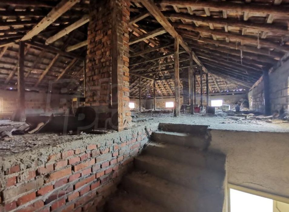 Голяма къща в град Хисаря + 900 кв.м двор от собственик