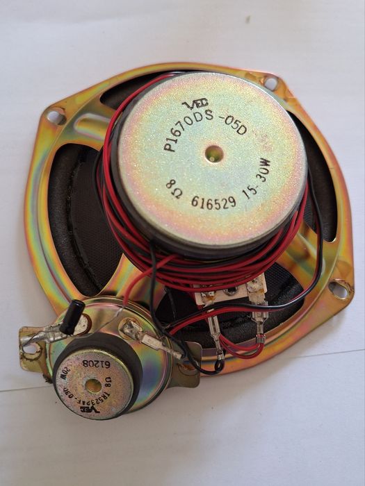 Tweetere Difuzoare inalte sateliti bass woofere boxe sisteme audio