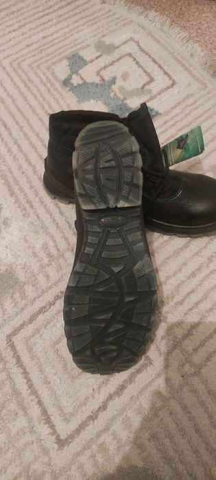 Продаются рабочие ботинки