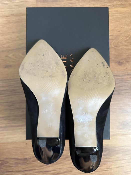 Stiletto negri din piele