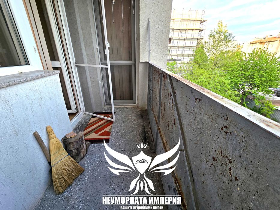 Продавам тристаен 68кв.м. на 4ти етаж с метален гараж в гр.Асеновград, квартал Изток