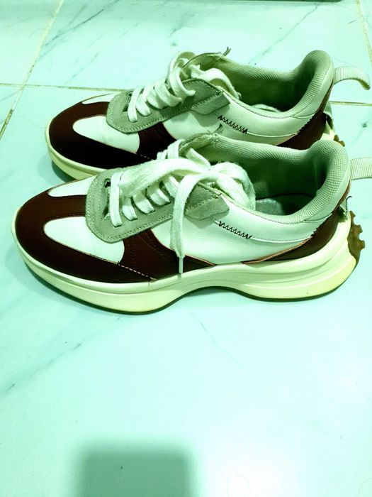 Әйелдер кроссовкасы, 40 өлшем