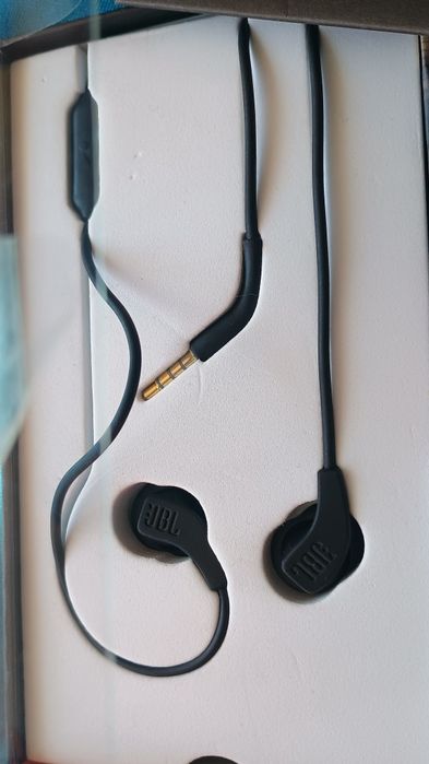 Продавам слушалки JBL
