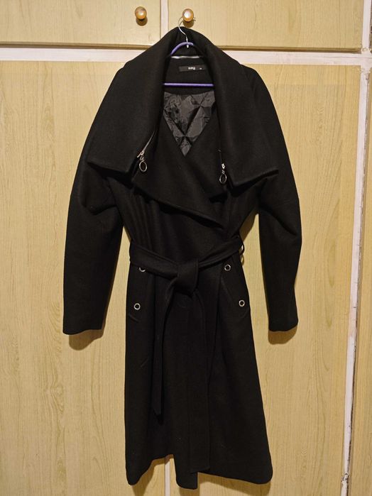 Продаю теплое черное пальто