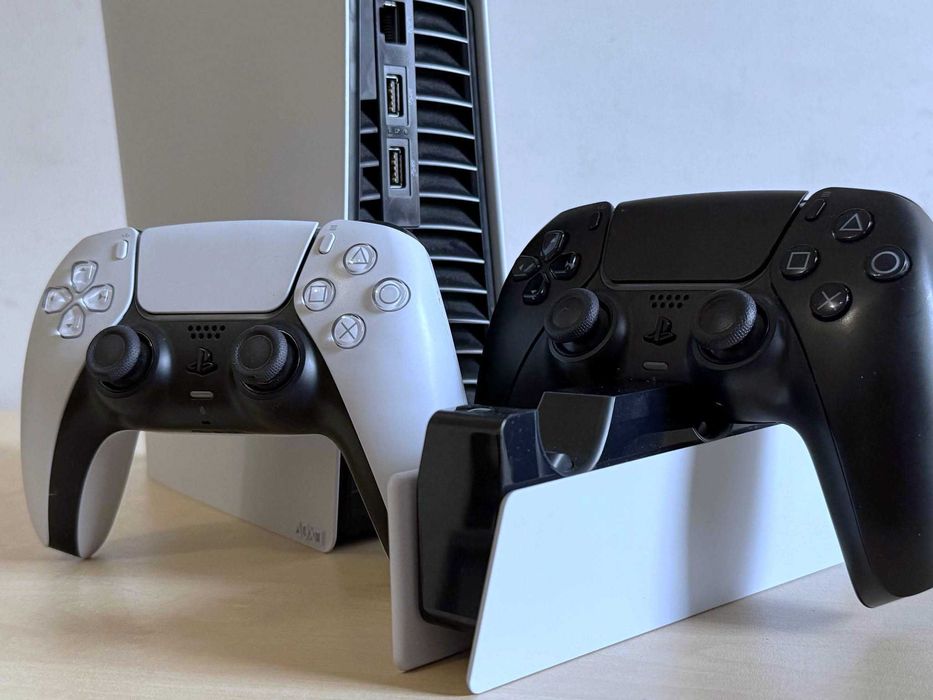 Бартер! Playstation 5 Pro 2TB (PS5) + 2 DualSense wireless контролера и Докинг станция.