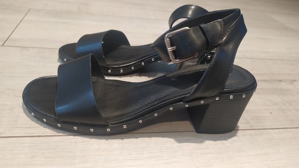Модерни сандали 38