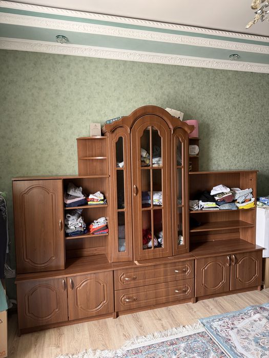 Срочно Продам стенку за шоколадку
