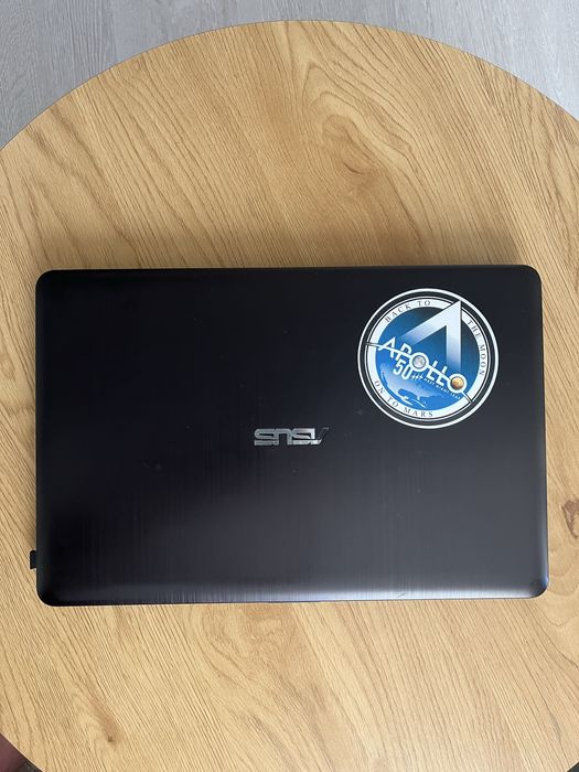 Laptop ASUS I3 generatia 6 perfect pentru scoala sau office