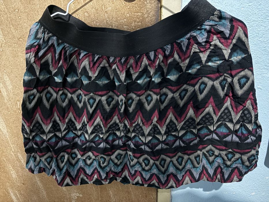 Пакет дамски дрехи – жилетки + 2 парти поли