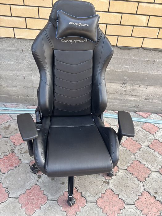 Игровое кресло Dxracer