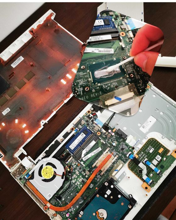 Почистване и преинсталиране на лаптопи - Студентски град