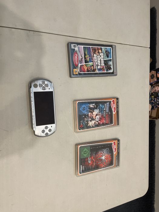 Consolo sony cu trei jocuri