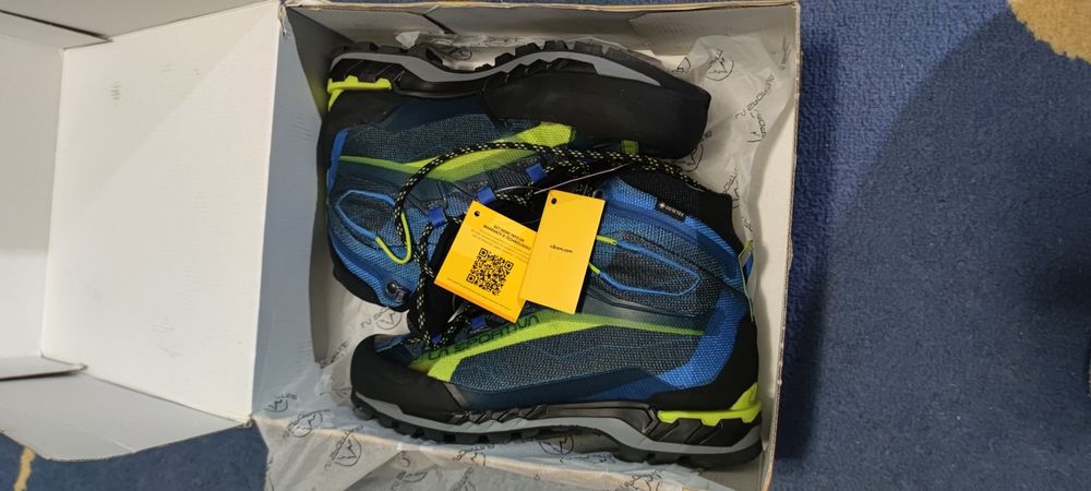 De vanzare bocanci noi nouti LA SPORTIVA TRANGO GTX marimea 42
