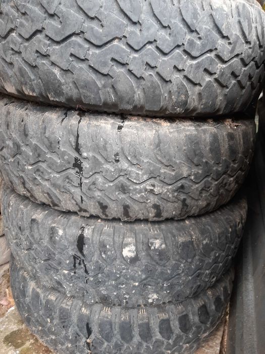 Гуми 225/75 R16 за джип 4бр.