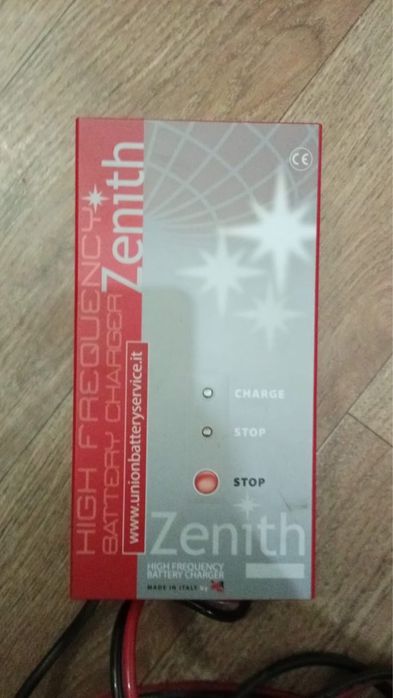 Универсальное зарядное устройство ZHF2420