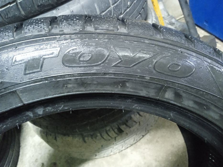 Пара зимних шин .