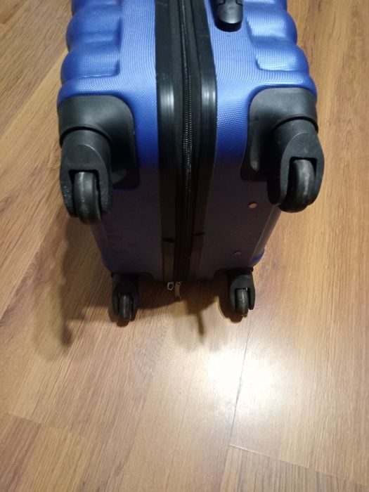 Продам чемодан для ручной клади
