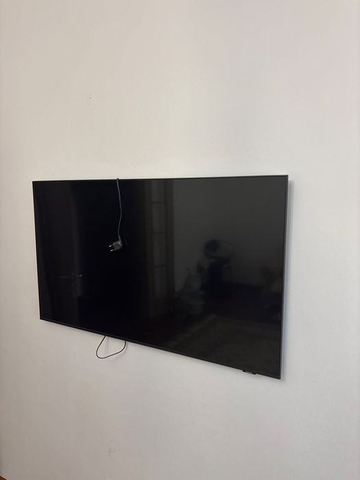Телевизор 50" Samsung UE50BU8000 на запчасти (разбит экран)