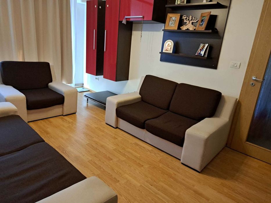 Vand apartament patru camere