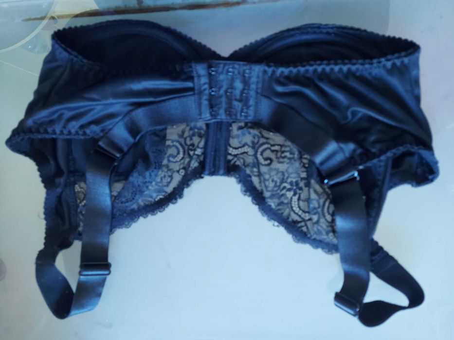 Сутиени големи размери 90 D