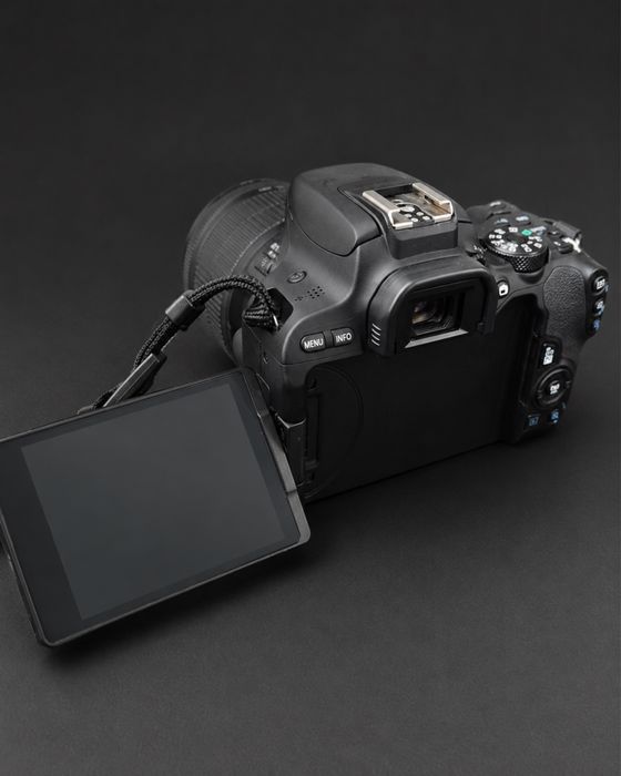 Canon EOS 200D + obiectiv Canon EF-S 18-55mm IS STM