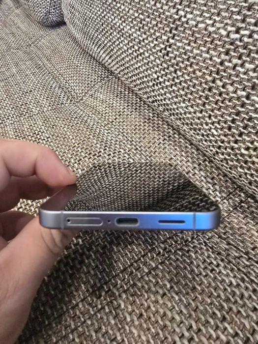 Продавам Samsung S25 +