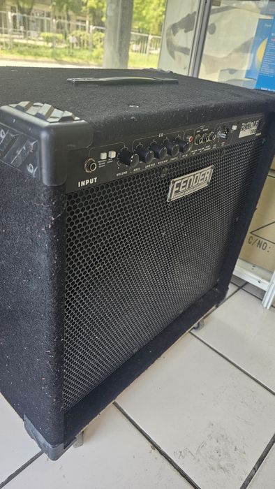 Кубе за бас китара Fender Rumble 100 2x10