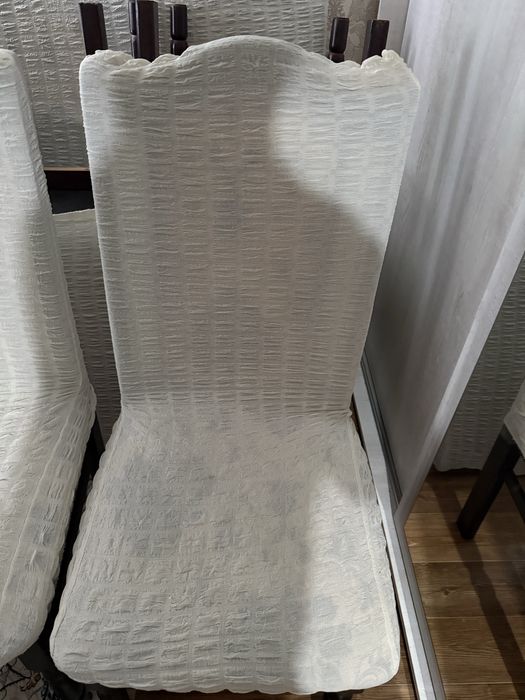 Продам стулья с чехлом