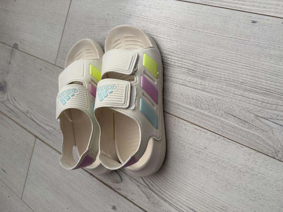 Оригинални сандали Адидас номер 33 с подарък сандали Mat Star номер 33