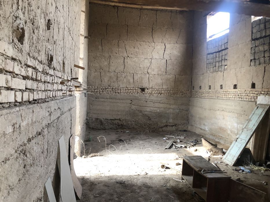 Toshmi postidan 5 km kirganda Uy sotiladi tutzor havasi orqasida