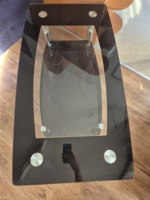 Стъклена маса за хол