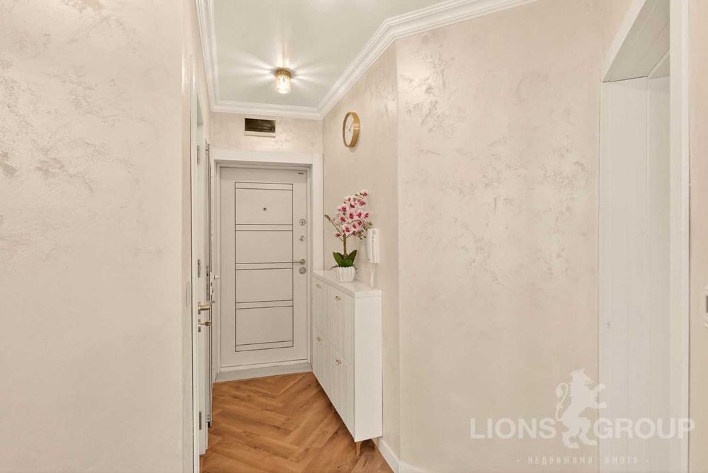 Дава се под наем Тристаен апартамент в Варна, Център - 100 кв.м за 1650 € - Снимка #19