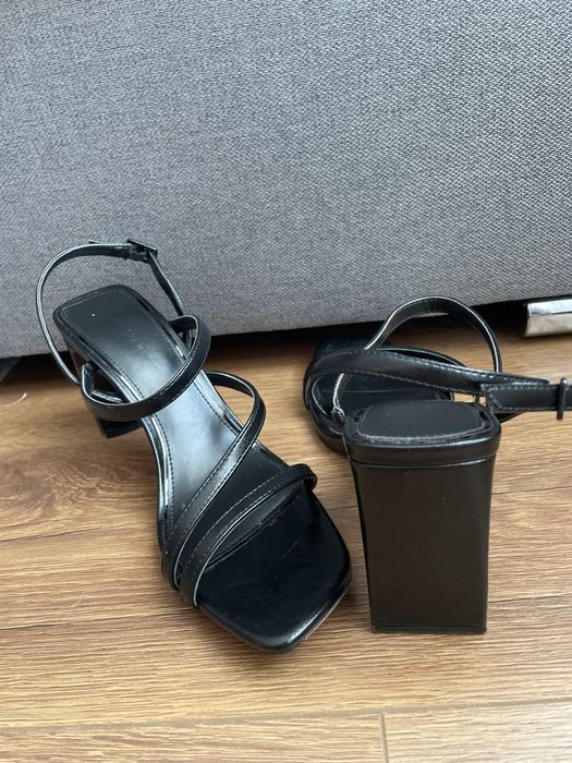 Дамски сандали на ток