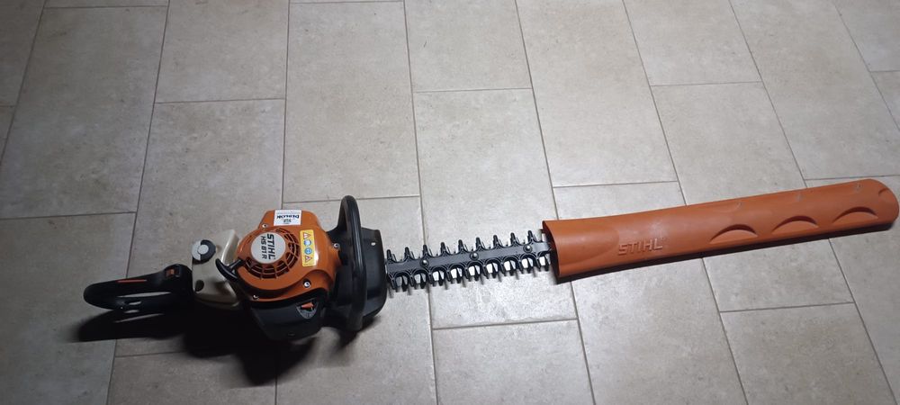 STIHL HS 81R   (mașina tuns garduri)