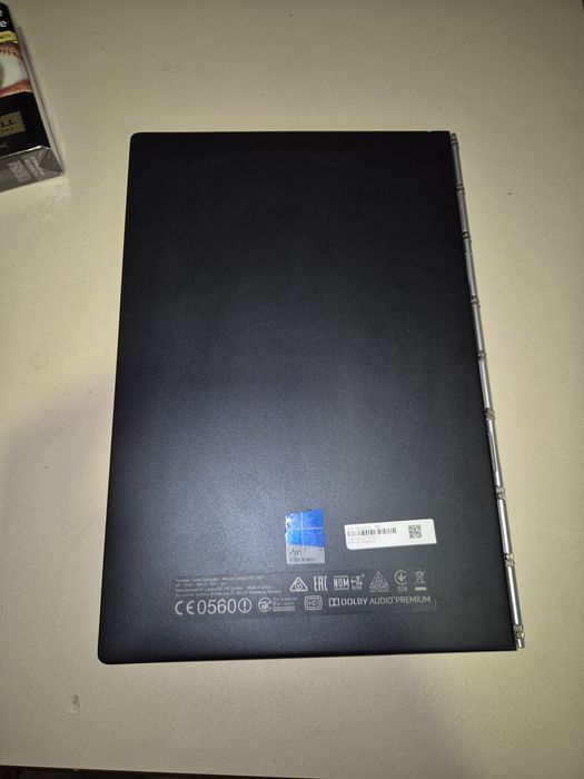 Vând tableta yogabook