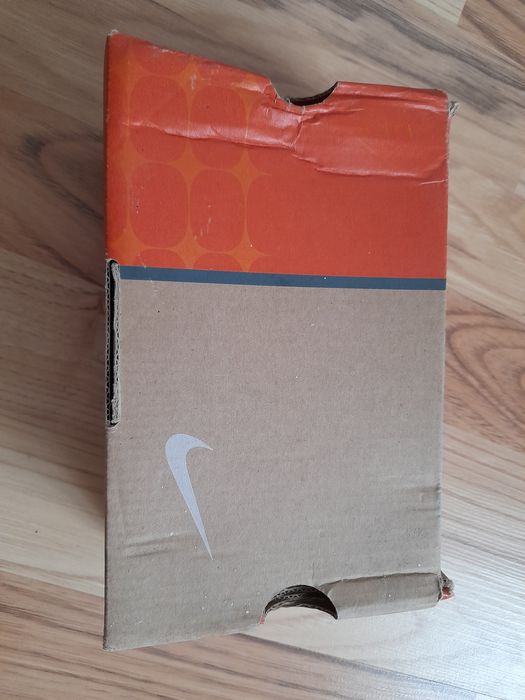 Botosei bebelusi Nike originali in cutie nefolositi