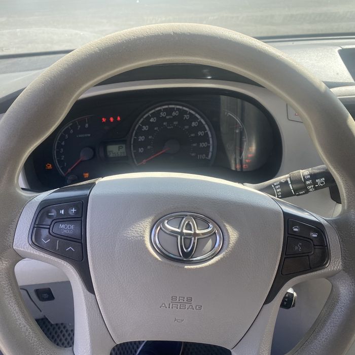 Продам тайота сиена 2014 года