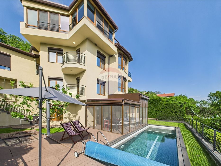 Продава се Къща в Балчик - 385 кв.м за 4676 €/кв.м - Снимка #2