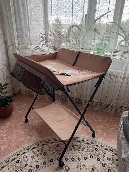Продам столик пелинальный в идеальном состоянии