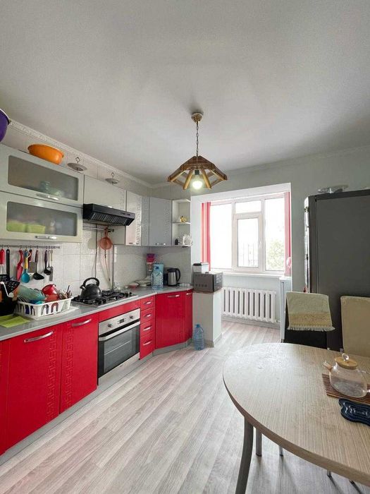 3 кв на 11 мкр возле 9 школы 19,5млн