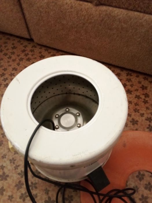 Центрафуга для отжима белья.